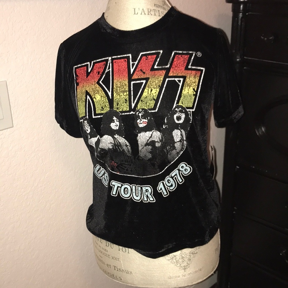 Black velvet kiss T-shirt
